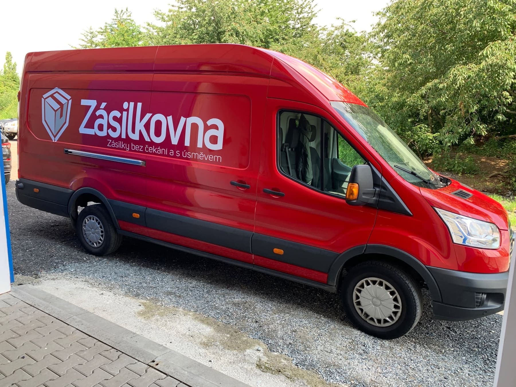 Foto po polepu
